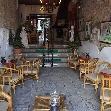 Hotell Kiniras Traditional & Restaurant Paphos