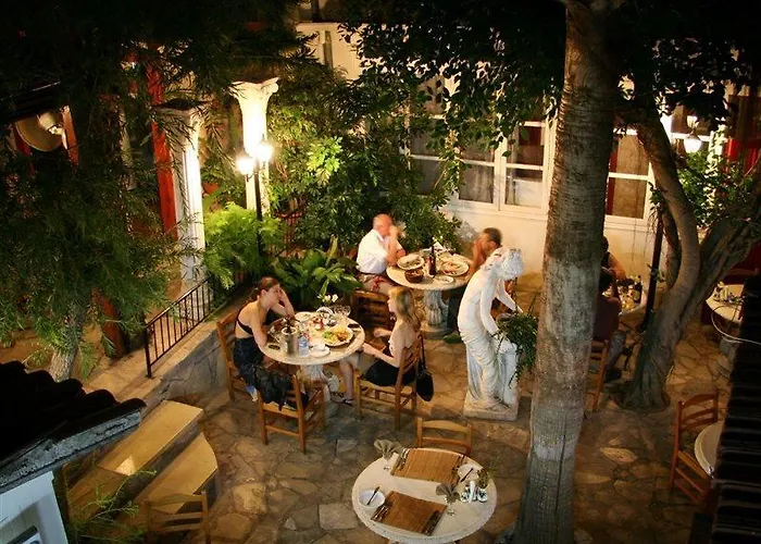 Hotel Kiniras Traditional & Restaurant