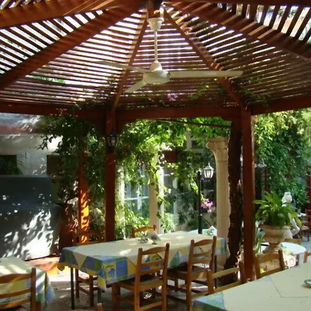 Kiniras Traditional & Restaurant