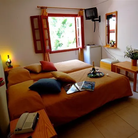 Kiniras Traditional & Restaurant 3*