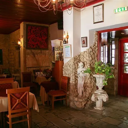 Kiniras Traditional & Restaurant