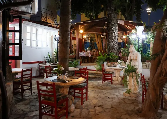 Kiniras Traditional & Restaurant