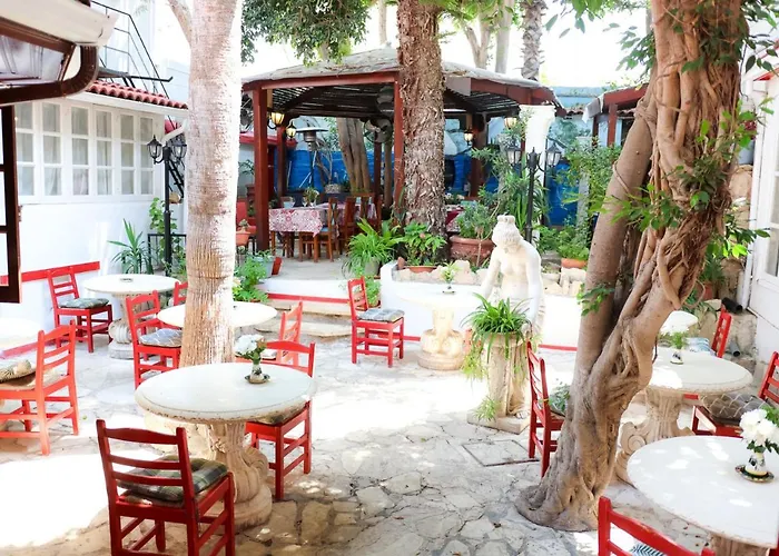 Kiniras Traditional & Restaurant