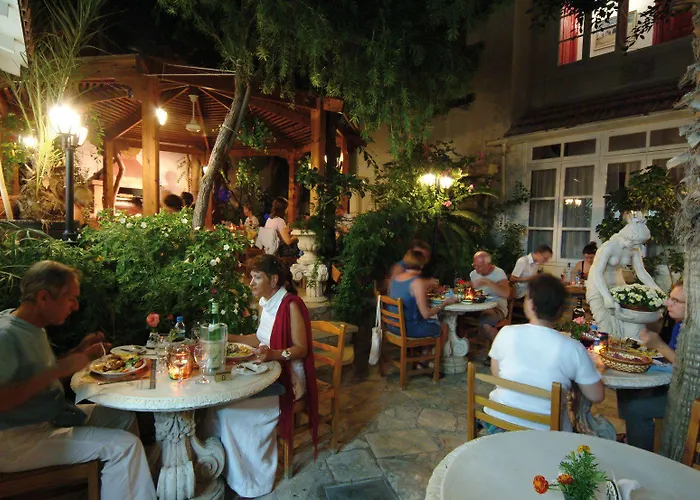 Kiniras Traditional & Restaurant 3*
