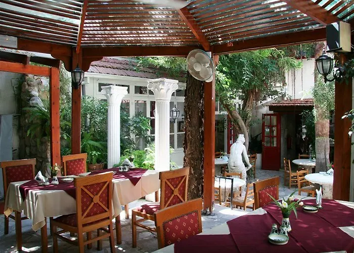 Kiniras Traditional & Restaurant 3*