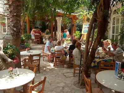 Kiniras Traditional & Restaurant Hotel 3*