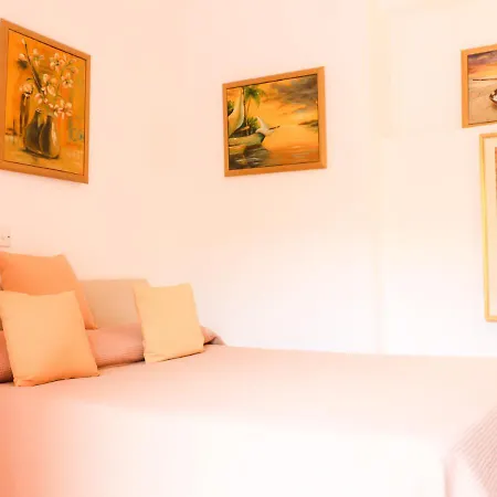 Kiniras Traditional & Restaurant Hotell 3*