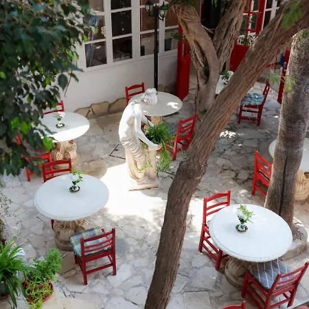 酒店 Kiniras Traditional & Restaurant 3*