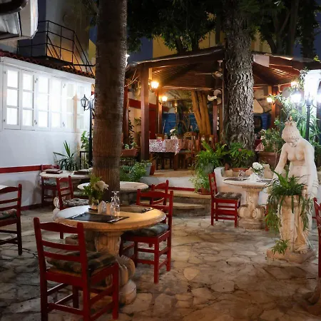 Kiniras Traditional & Restaurant