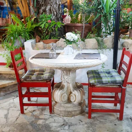 Hotell Kiniras Traditional & Restaurant