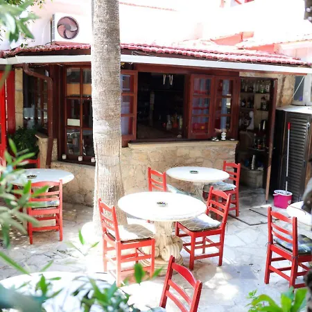 Kiniras Traditional & Restaurant 3*