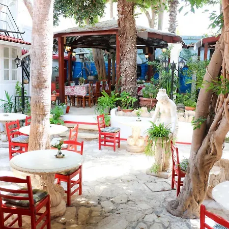 Kiniras Traditional & Restaurant