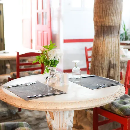 Hotell Kiniras Traditional & Restaurant 3*