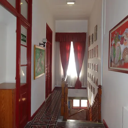 Kiniras Traditional & Restaurant