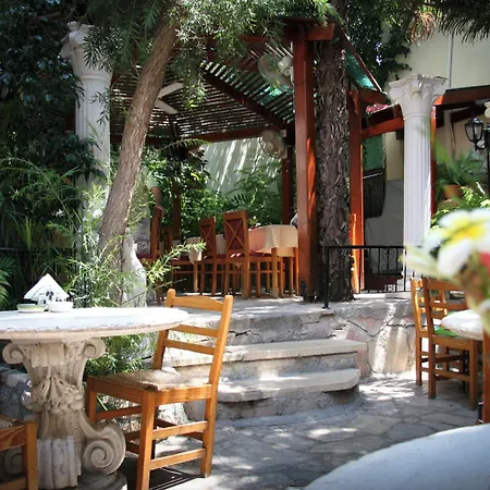 Kiniras Traditional & Restaurant Hotel 3*