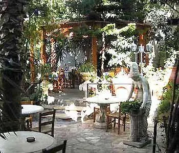 Kiniras Traditional & Restaurant 3*