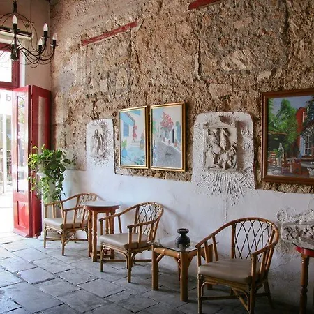 Hotell Kiniras Traditional & Restaurant Paphos