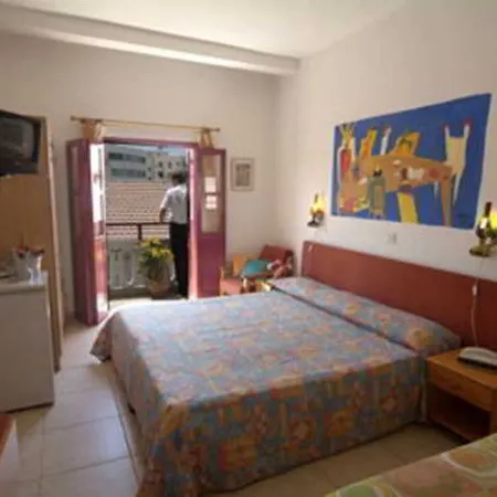 Kiniras Traditional & Restaurant