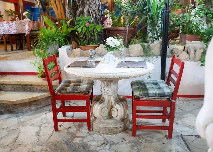 ホテル Kiniras Traditional & Restaurant