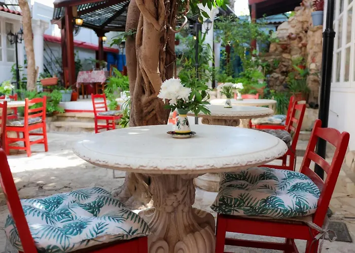 ホテル Kiniras Traditional & Restaurant