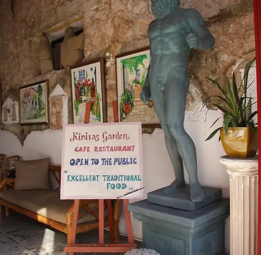 Kiniras Traditional & Restaurant 3*