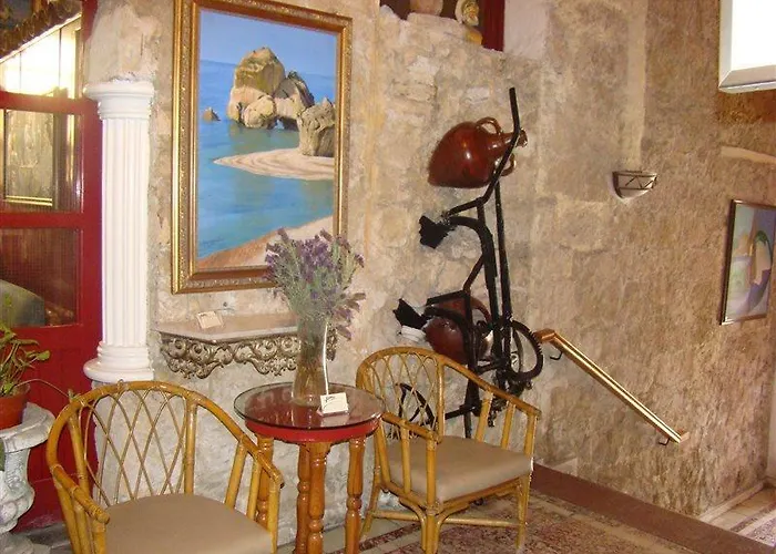 Ξενοδοχείο Kiniras Traditional & Restaurant 3*