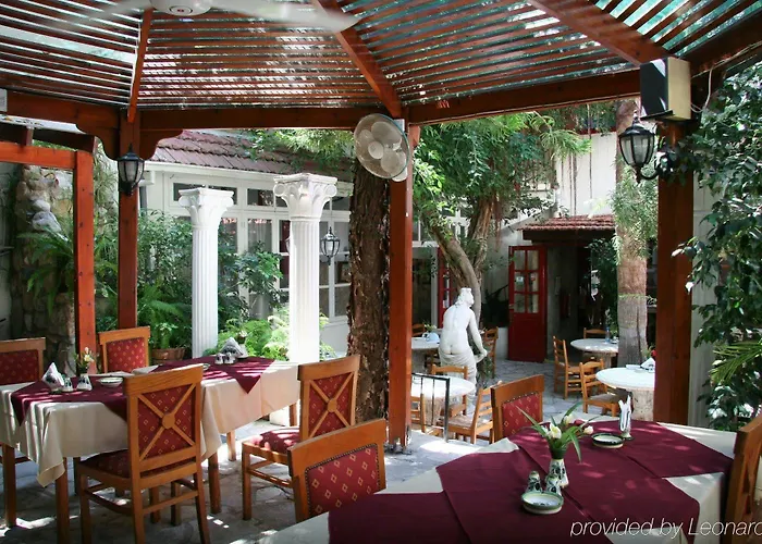 Kiniras Traditional & Restaurant ホテル 3*