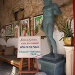 Kiniras Traditional & Restaurant 3*