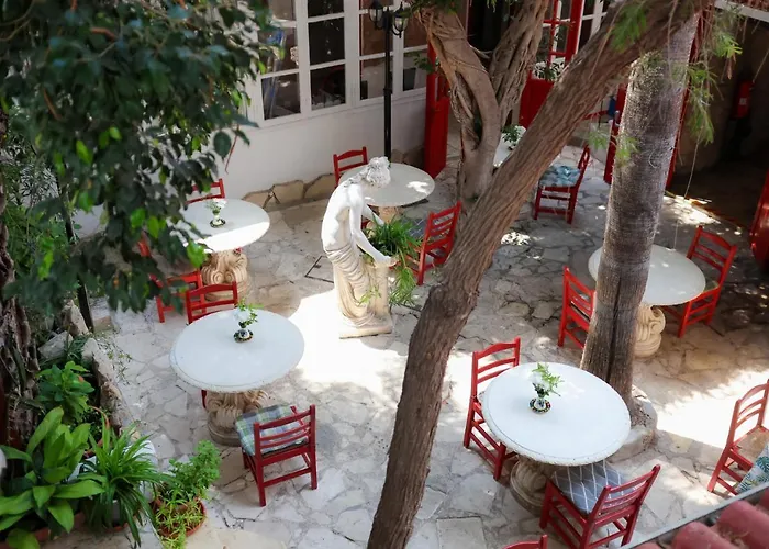 فندق Kiniras Traditional & Restaurant 3*