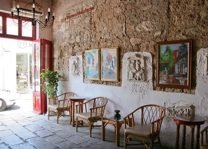 فندق Kiniras Traditional & Restaurant بافوس