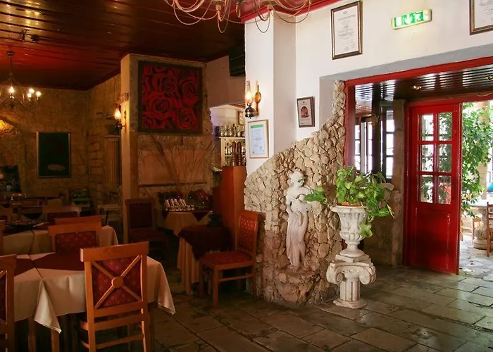 Kiniras Traditional & Restaurant