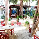 Kiniras Traditional & Restaurant
