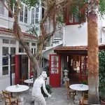 Kiniras Traditional & Restaurant
