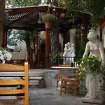 Kiniras Traditional & Restaurant Hotel