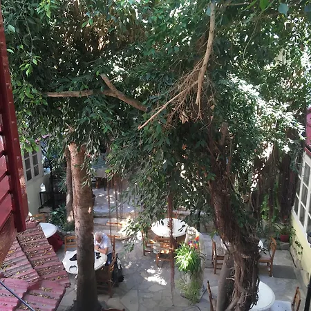 Kiniras Traditional & Restaurant