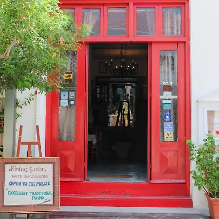 Kiniras Traditional & Restaurant Hotel