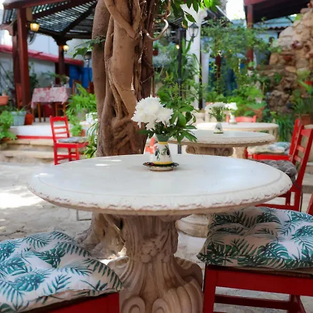 Hotel Kiniras Traditional & Restaurant