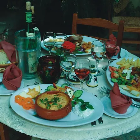 Hotel Kiniras Traditional & Restaurant 3*