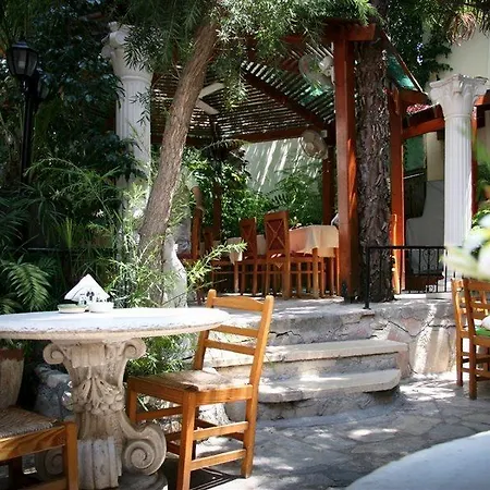 Kiniras Traditional & Restaurant