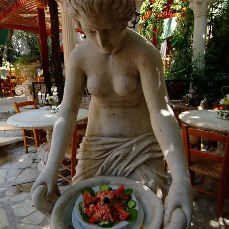 Hotel Kiniras Traditional & Restaurant 3*