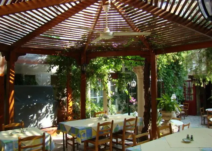 Kiniras Traditional & Restaurant