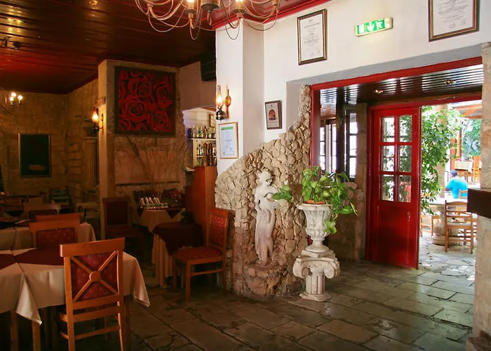 Kiniras Traditional & Restaurant Hotel 3*